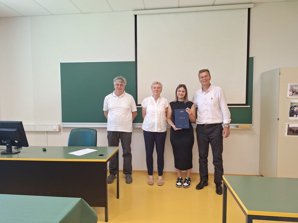 Prva diplomantka